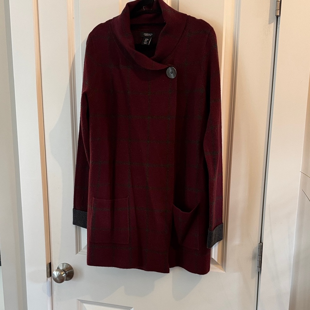 Cozy Shawl-Collar Cardigan with Pocket Detail - Burgundy